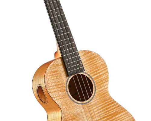 Kai KTI-90 z pokrowcem (ukulele tenorowe)