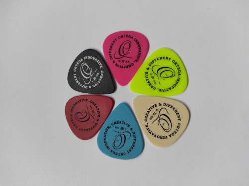 Zestaw kostek gitarowych marki Ortega.jpg